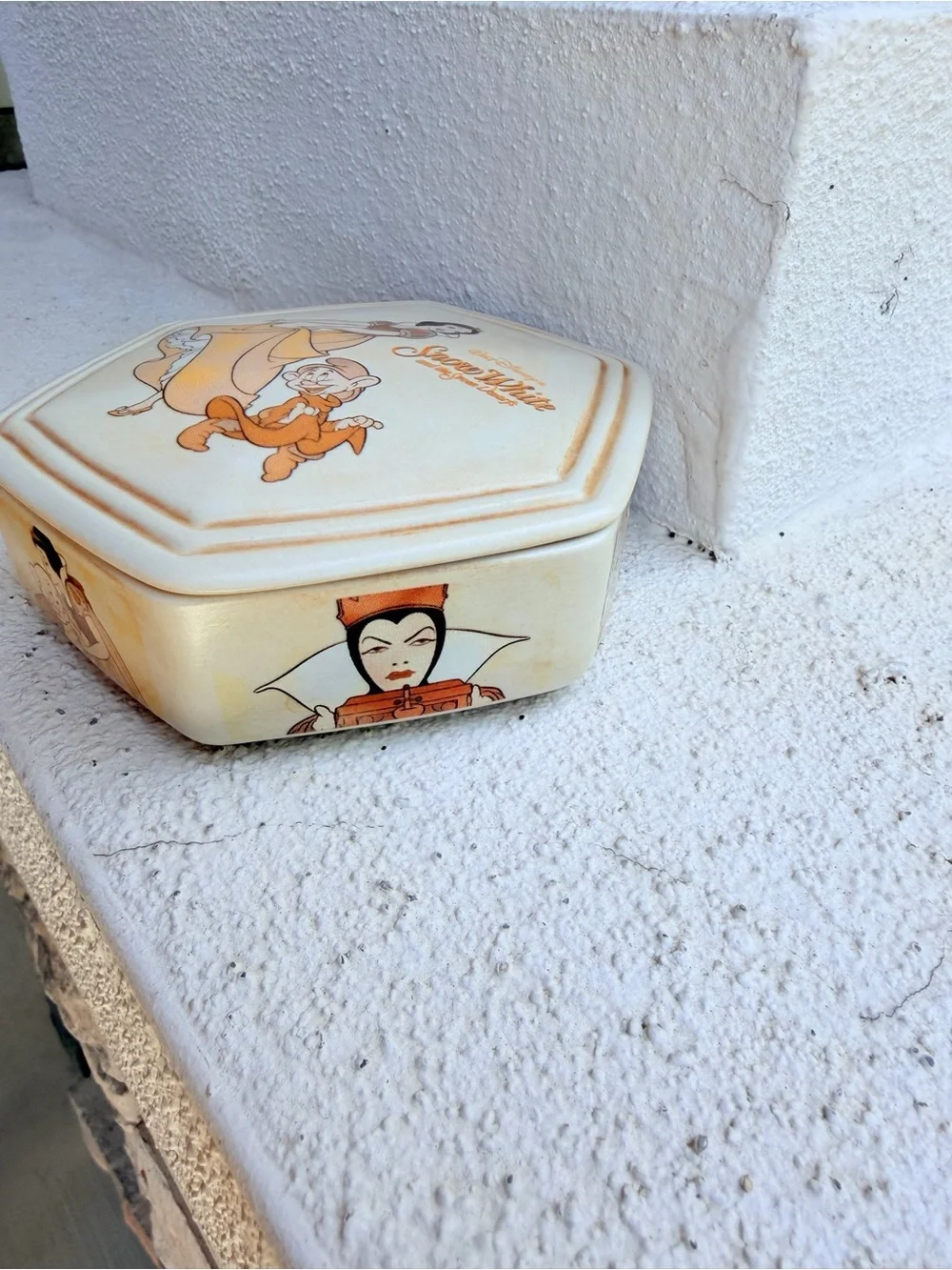 Walt Disney Snow White & Seven Dwarfs 70th Anniversary Porcelain Trinket Box